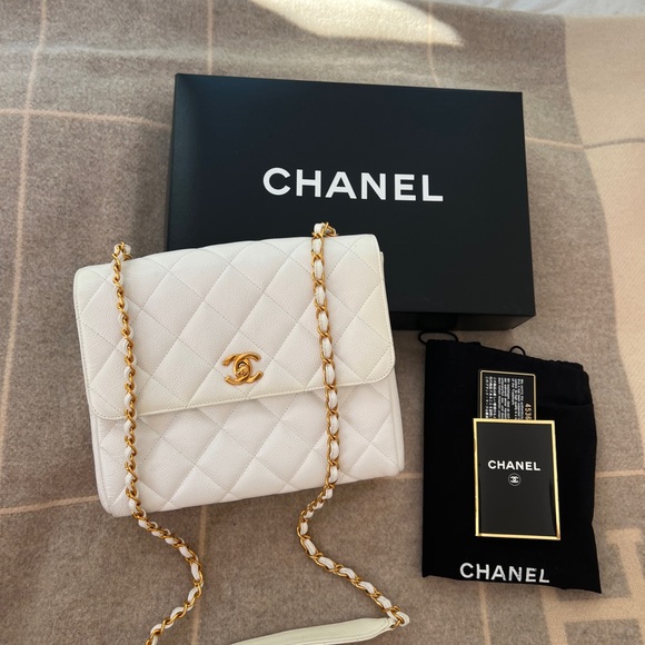 Chanel Caviar Jumbo Square with 24k Gold Hardware - Picture 2 of 13